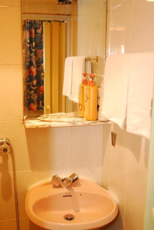 Royal Capital Hotel Kowloon  Bagian luar foto